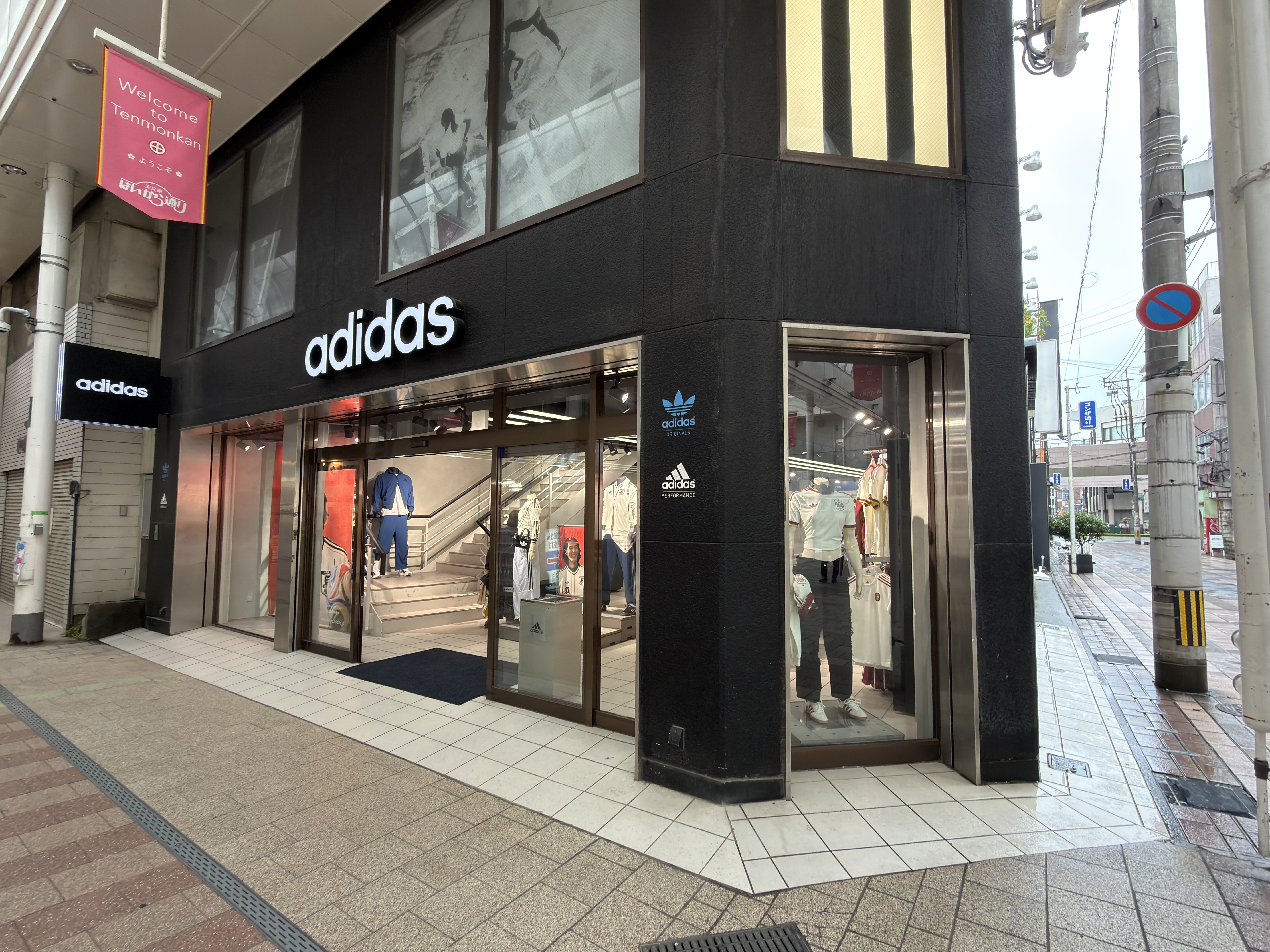 アディダス ブランドコアストア 鹿児島